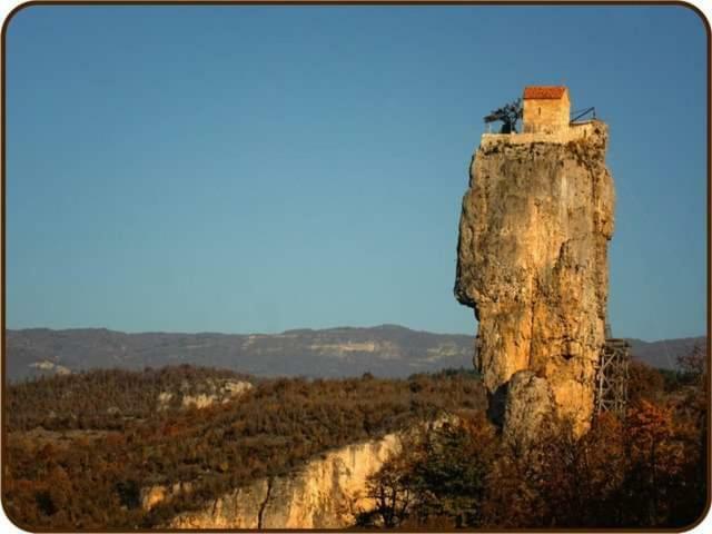 Hotel Chiatura Екстериор снимка